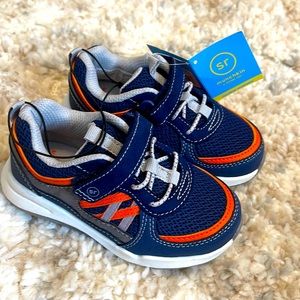 NWT size 8 Munchkin toddler tennis shoes sneakers